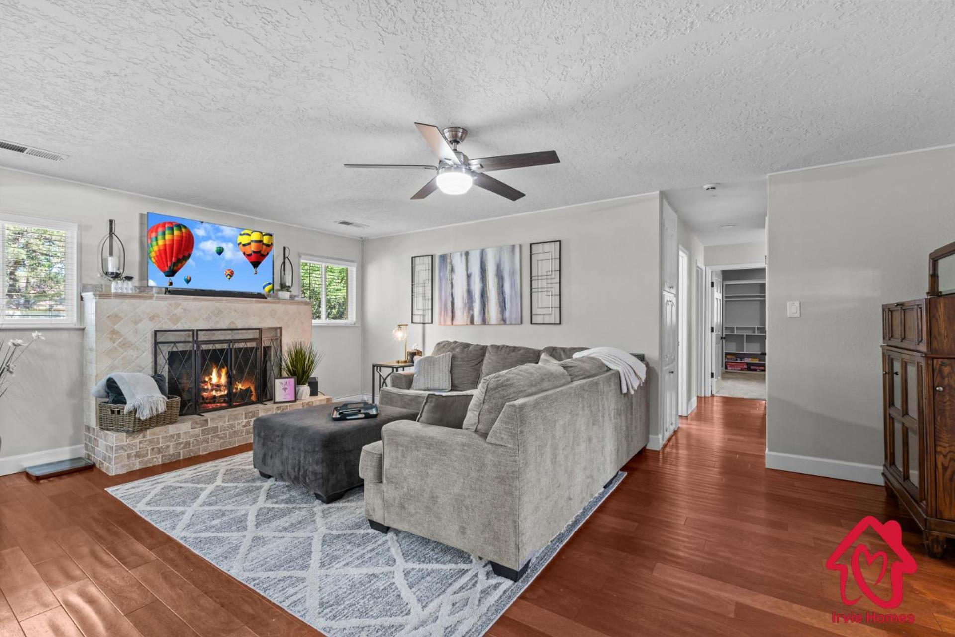 San Gabriel Stunner - An Irvie Holiday home *