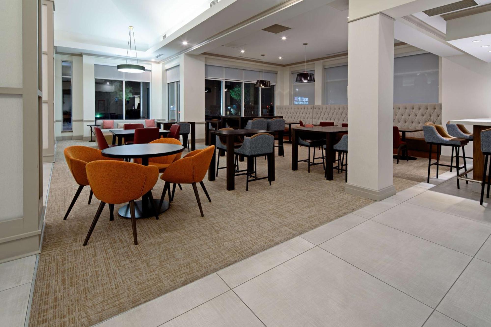 Hotel Hilton Garden Airport