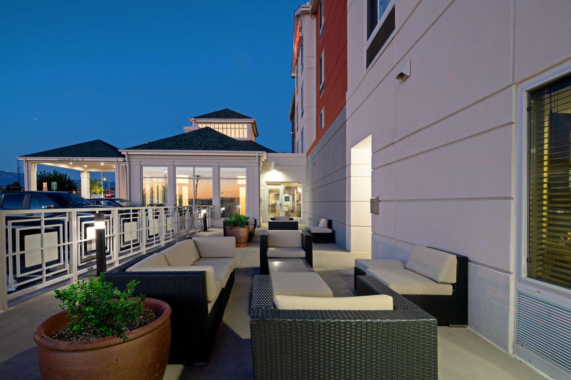 Hotel Hilton Garden Airport