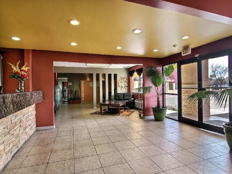 Red Roof - Midtown Motel 2*