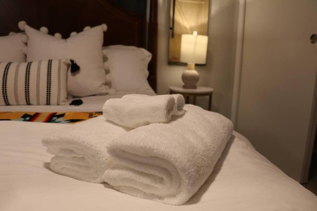 Cowboy Den-hot Tub-game Room-pet Friendly-no Pet Fees!
