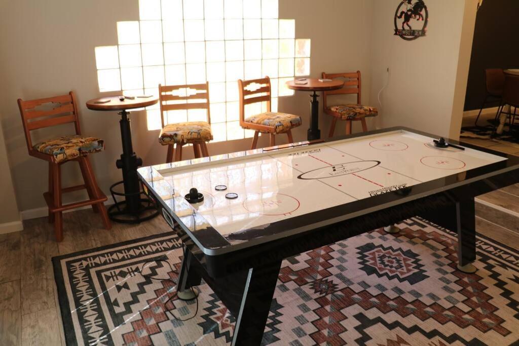 Cowboy Den-hot Tub-game Room-pet Friendly-no Pet Fees! Holiday home Albuquerque