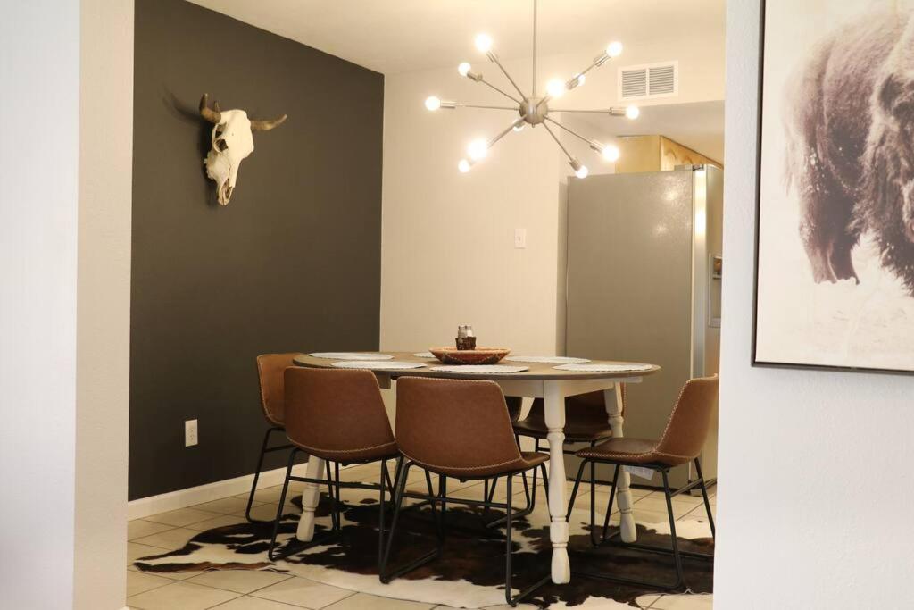 Cowboy Den-hot Tub-game Room-pet Friendly-no Pet Fees! *