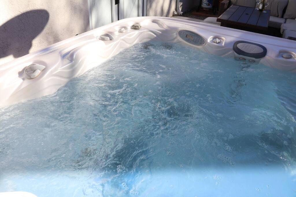 Cowboy Den-hot Tub-game Room-pet Friendly-no Pet Fees!
