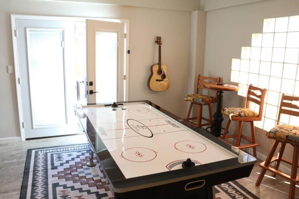 Cowboy Den-hot Tub-game Room-pet Friendly-no Pet Fees! Holiday home *