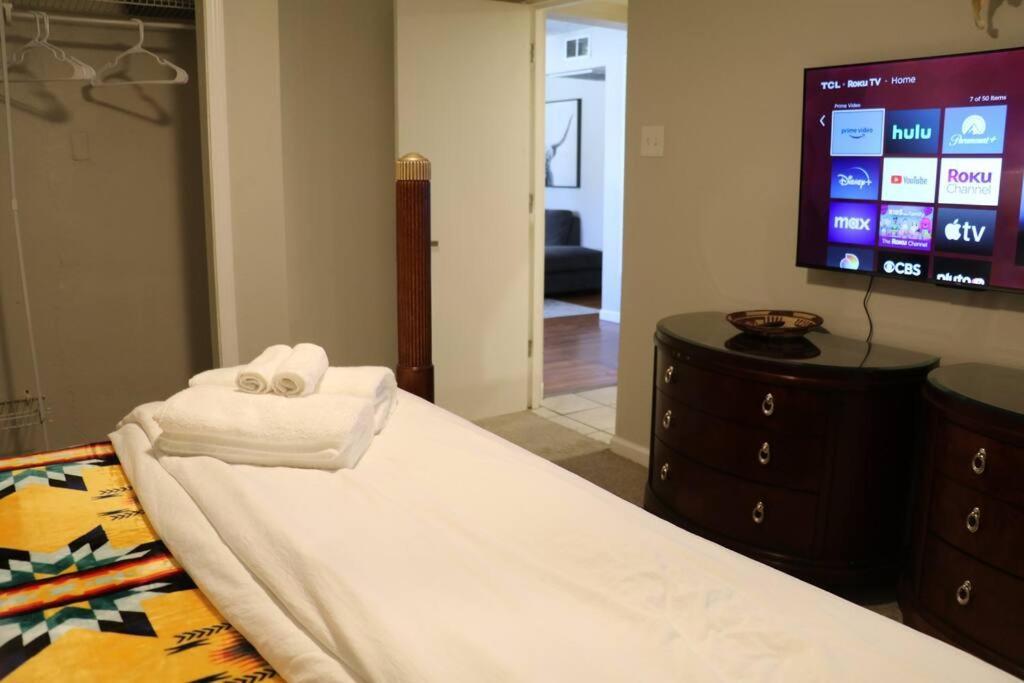 Cowboy Den-hot Tub-game Room-pet Friendly-no Pet Fees! Holiday home Albuquerque