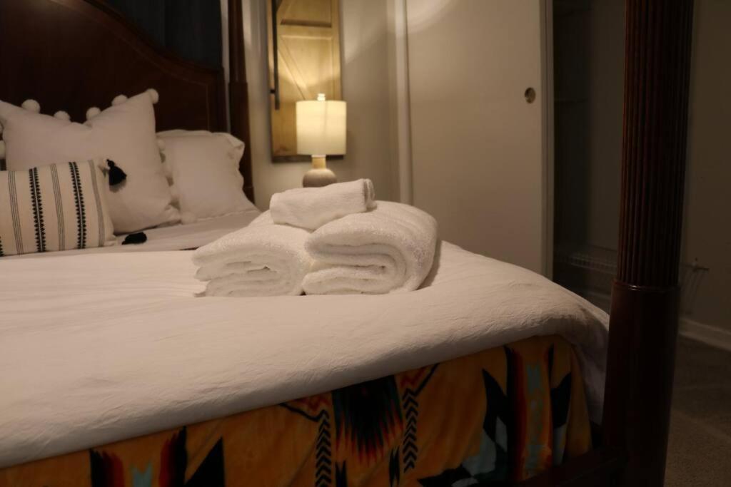Cowboy Den-hot Tub-game Room-pet Friendly-no Pet Fees! *