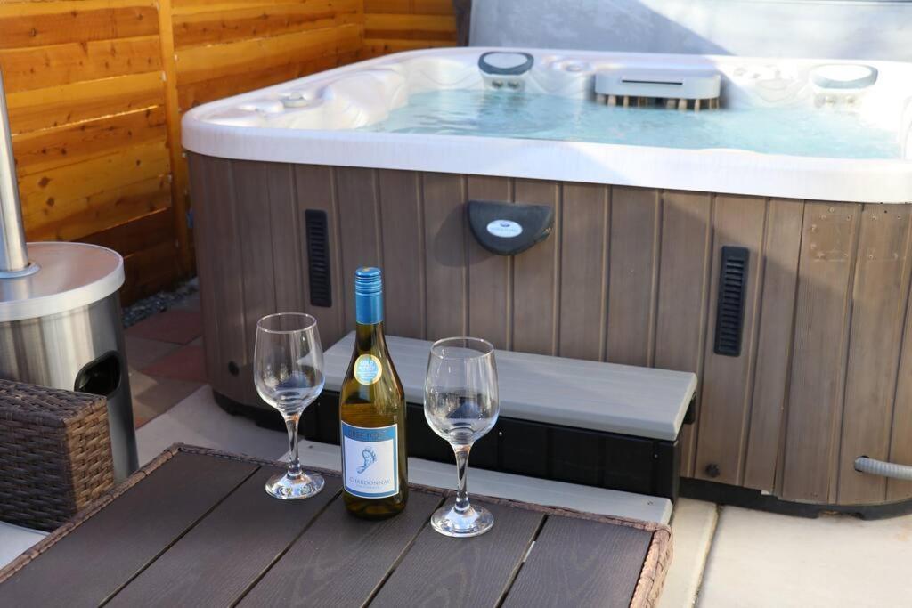 Cowboy Den-hot Tub-game Room-pet Friendly-no Pet Fees! Holiday home