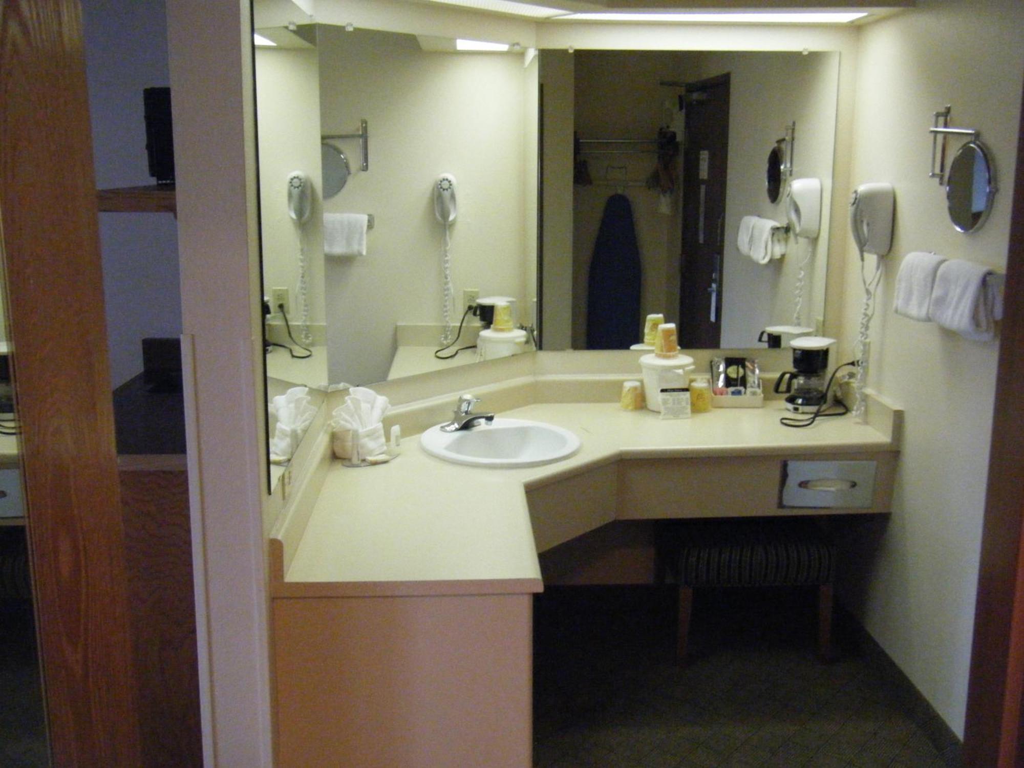 Hawthorn By Wyndham Hotel 3*