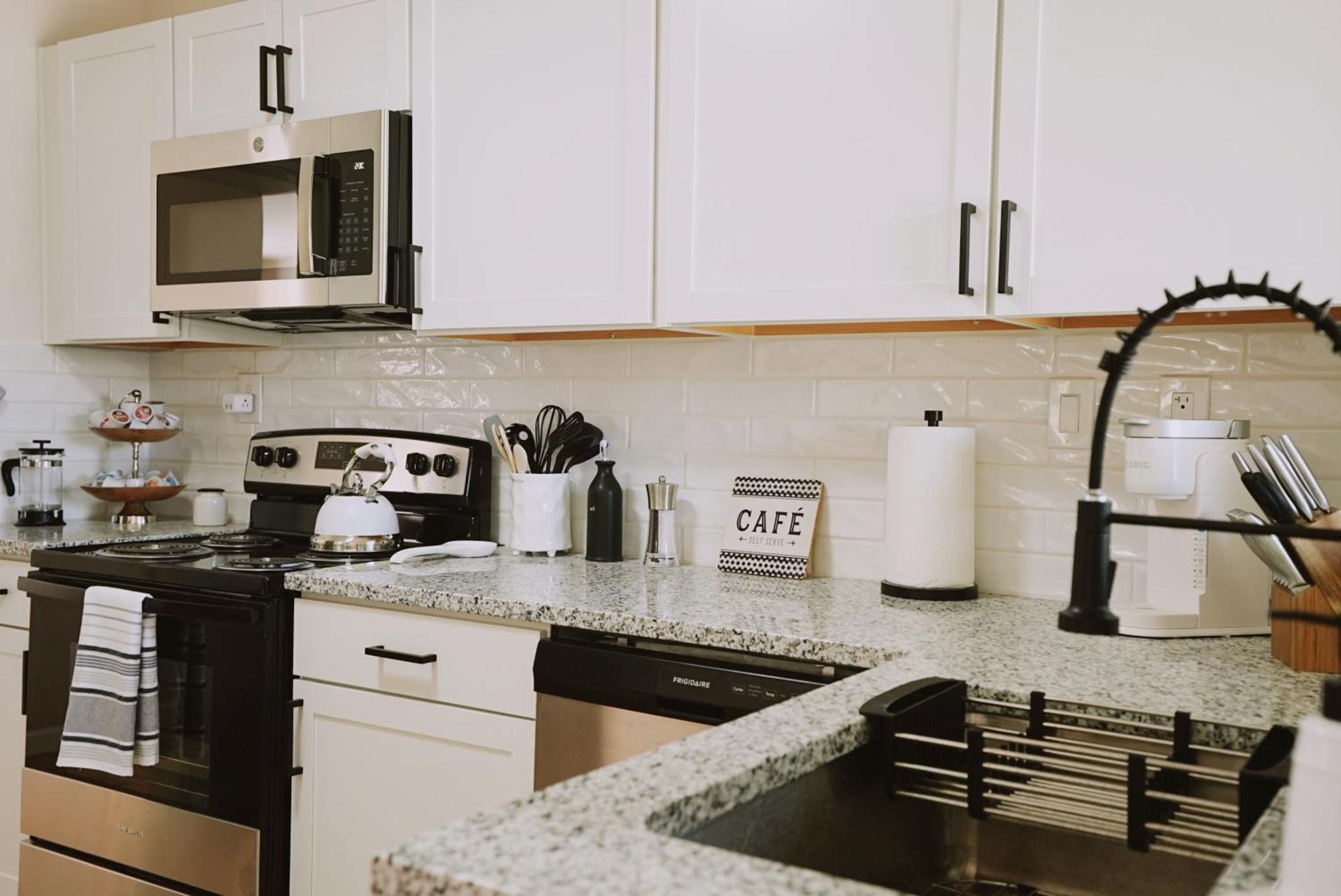Prime Uptown Location! Huge Backyard! The White House Albuquerque