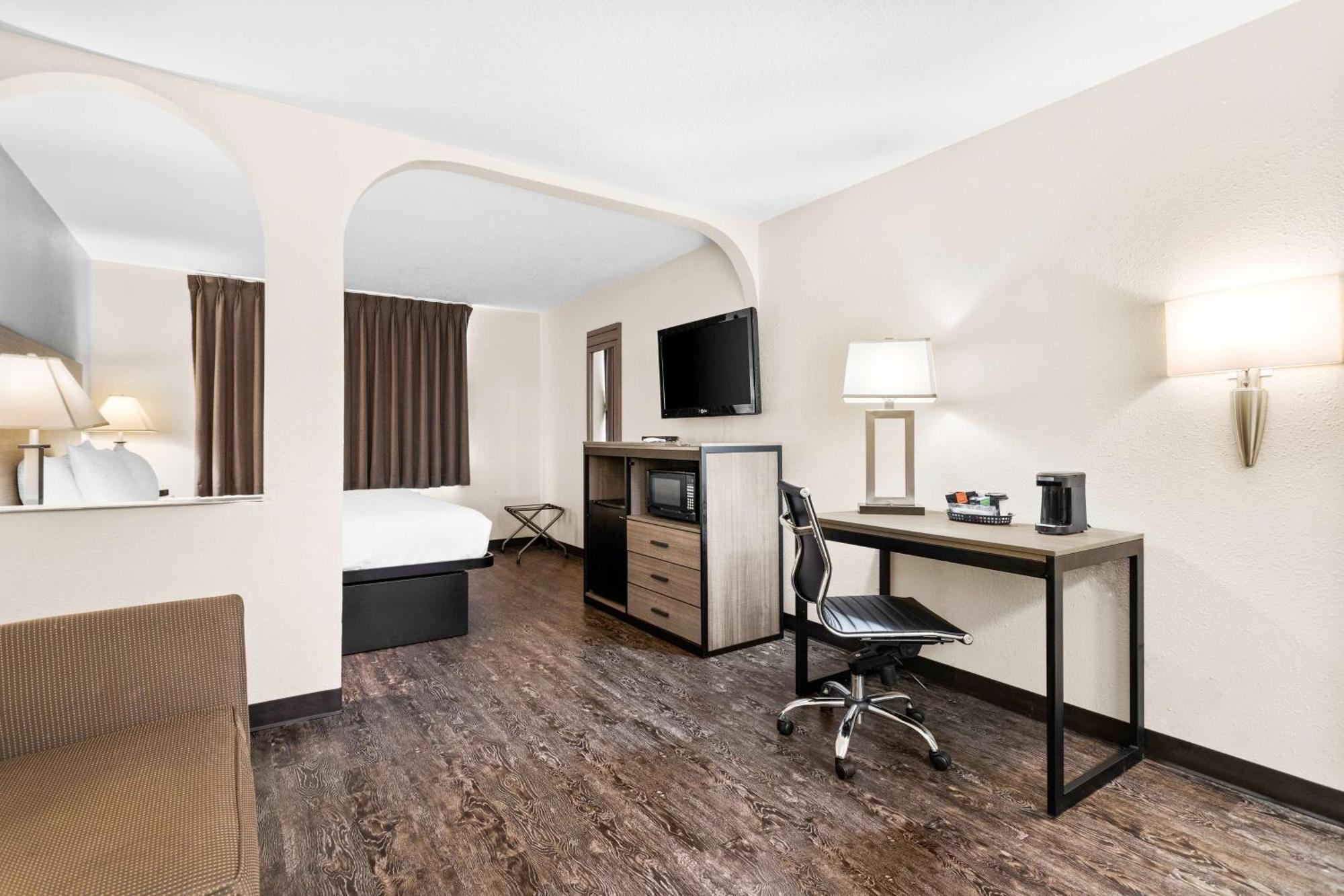 Hotel Surestay By Western Midtown 4*