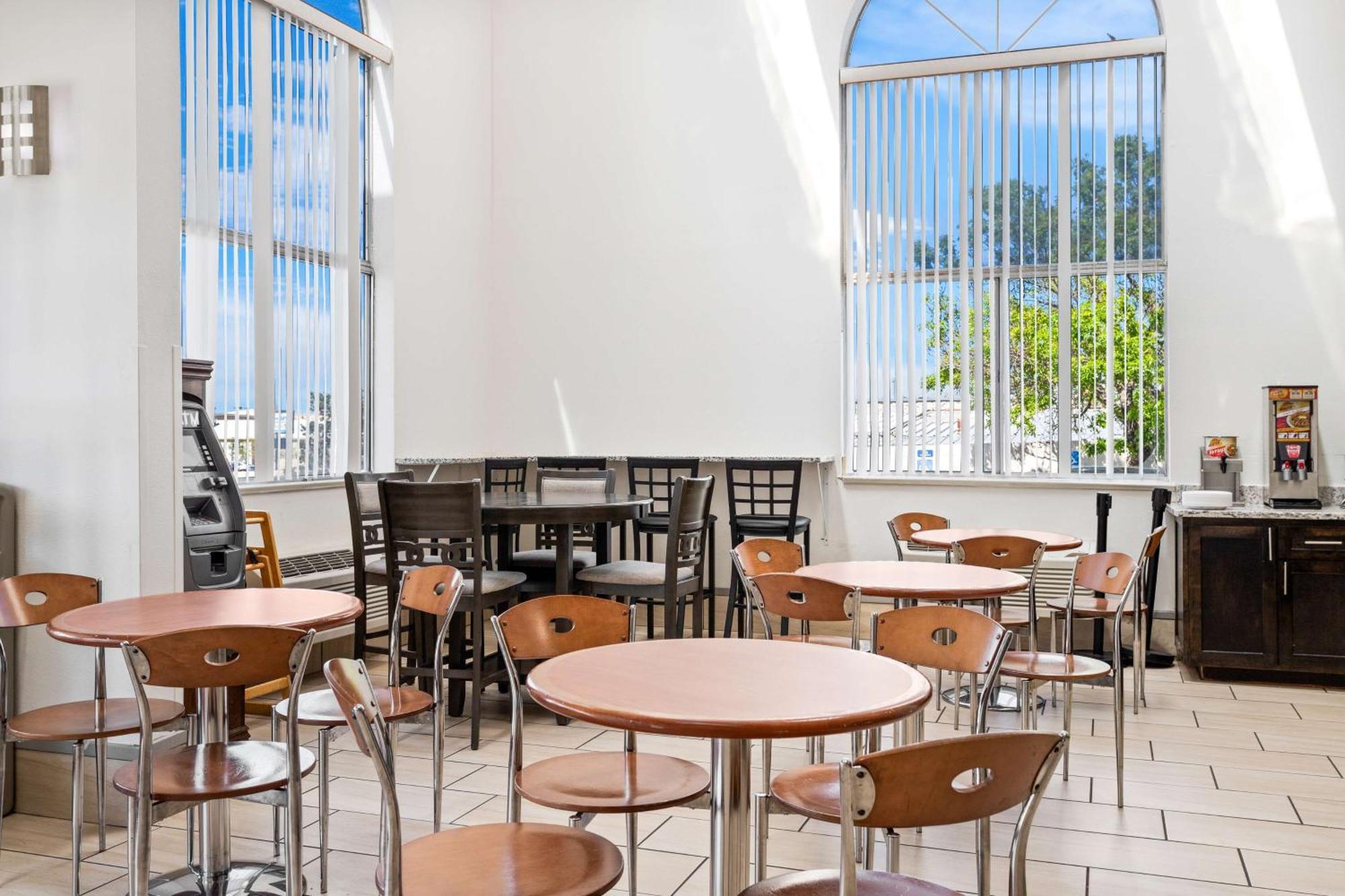 Hotel Surestay By Western Midtown 4*