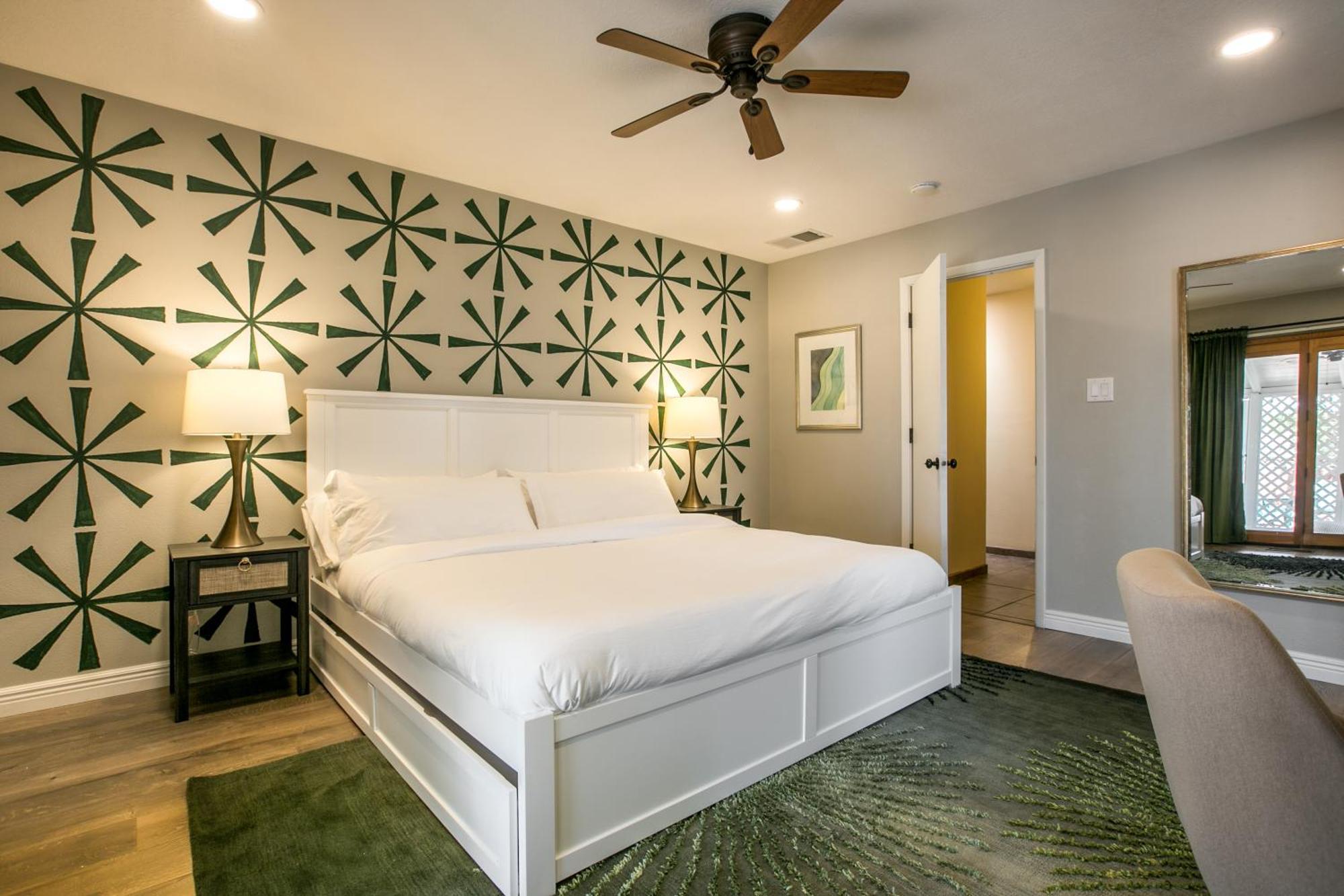 Oasis Retreat - Hot Tub - King Bd - Fire Pit - Games - Near Golf - 4 Bdrm - Sleeps Up To 12 Albuquerque