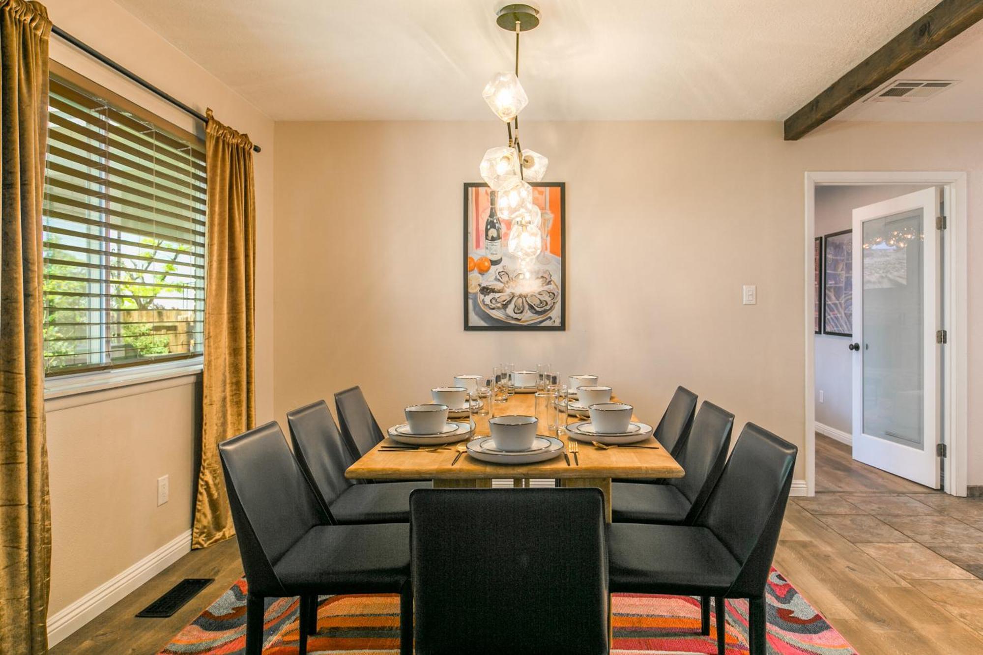 Holiday home Oasis Retreat - Hot Tub - King Bd - Fire Pit - Games - Near Golf - 4 Bdrm - Sleeps Up To 12 *