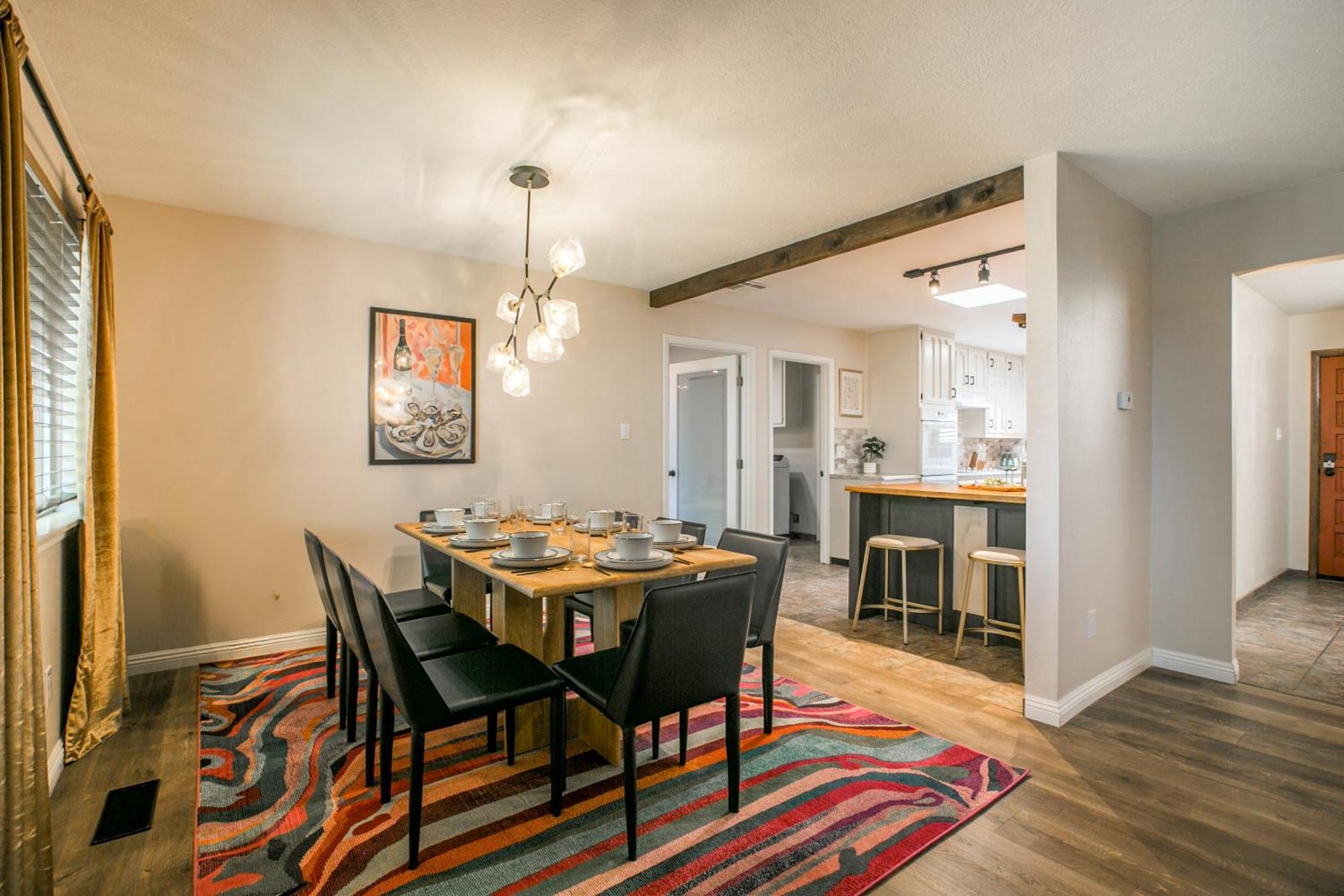 Oasis Retreat - Hot Tub - King Bd - Fire Pit - Games - Near Golf - 4 Bdrm - Sleeps Up To 12 *