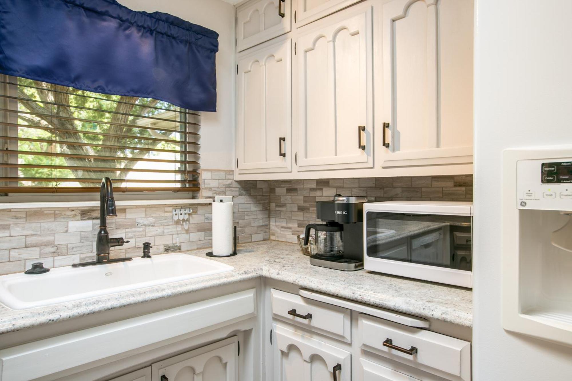 Oasis Retreat - Hot Tub - King Bd - Fire Pit - Games - Near Golf - 4 Bdrm - Sleeps Up To 12 Holiday home *