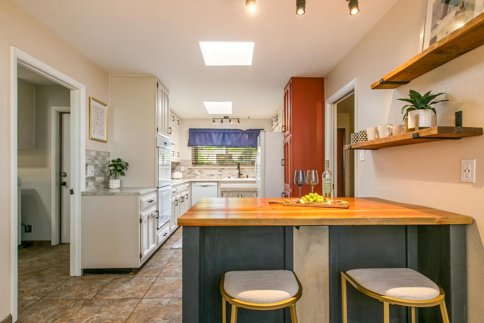 Oasis Retreat - Hot Tub - King Bd - Fire Pit - Games - Near Golf - 4 Bdrm - Sleeps Up To 12 Holiday home Albuquerque