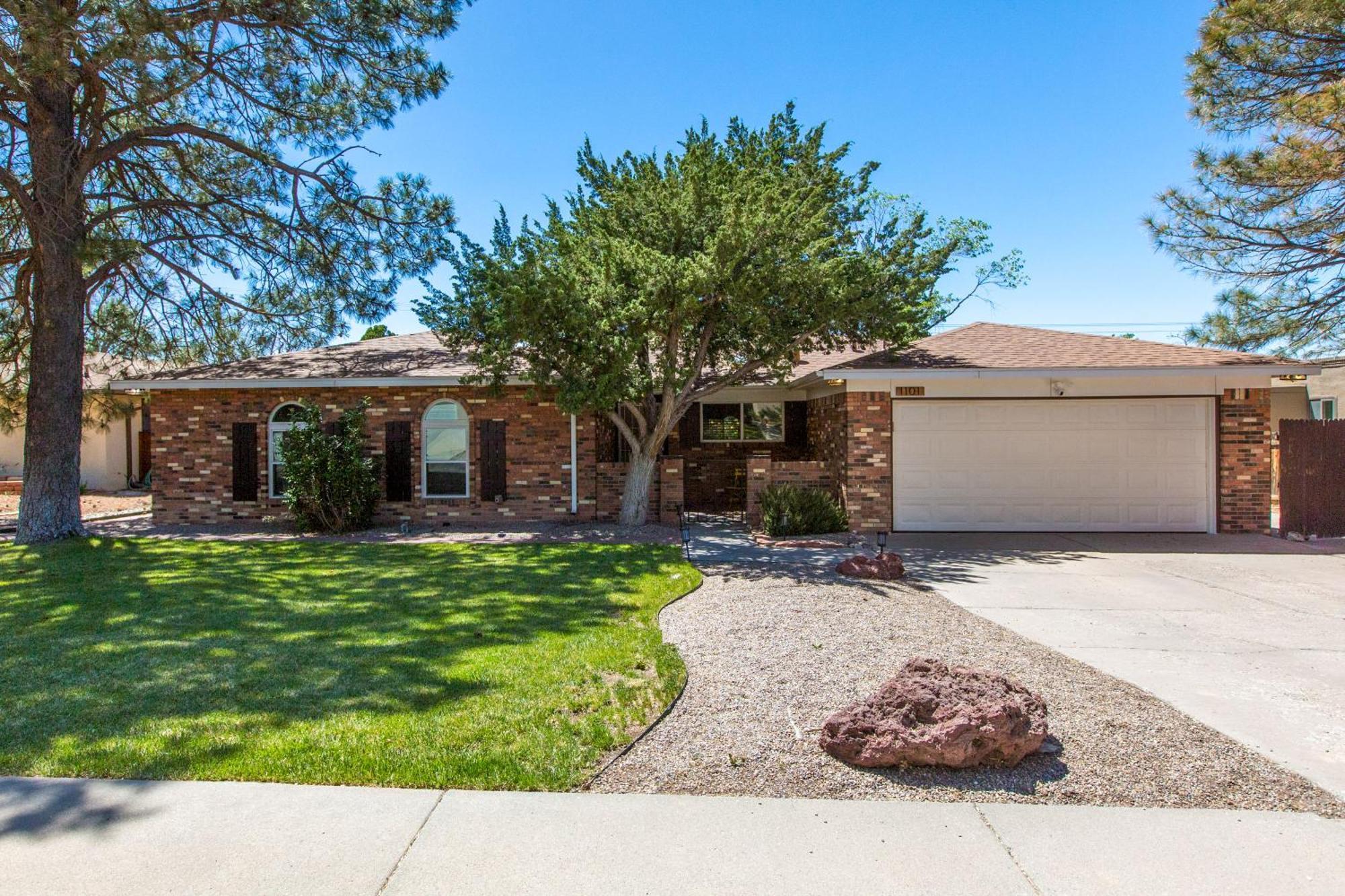Oasis Retreat - Hot Tub - King Bd - Fire Pit - Games - Near Golf - 4 Bdrm - Sleeps Up To 12