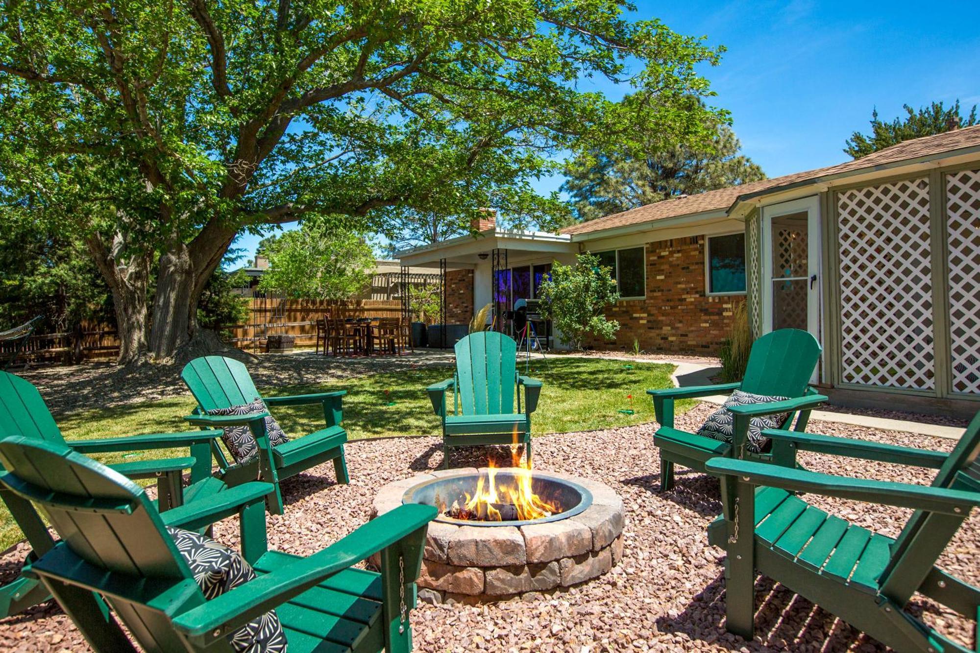 Oasis Retreat - Hot Tub - King Bd - Fire Pit - Games - Near Golf - 4 Bdrm - Sleeps Up To 12 Albuquerque