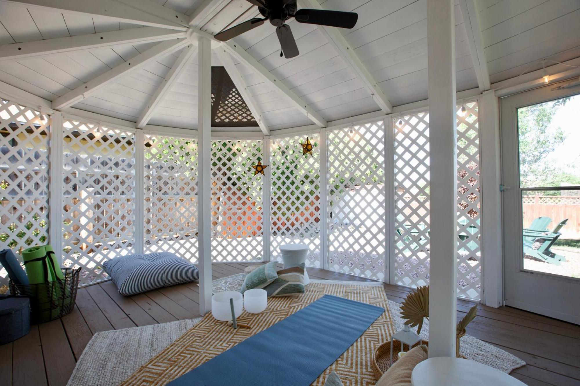 Oasis Retreat - Hot Tub - King Bd - Fire Pit - Games - Near Golf - 4 Bdrm - Sleeps Up To 12