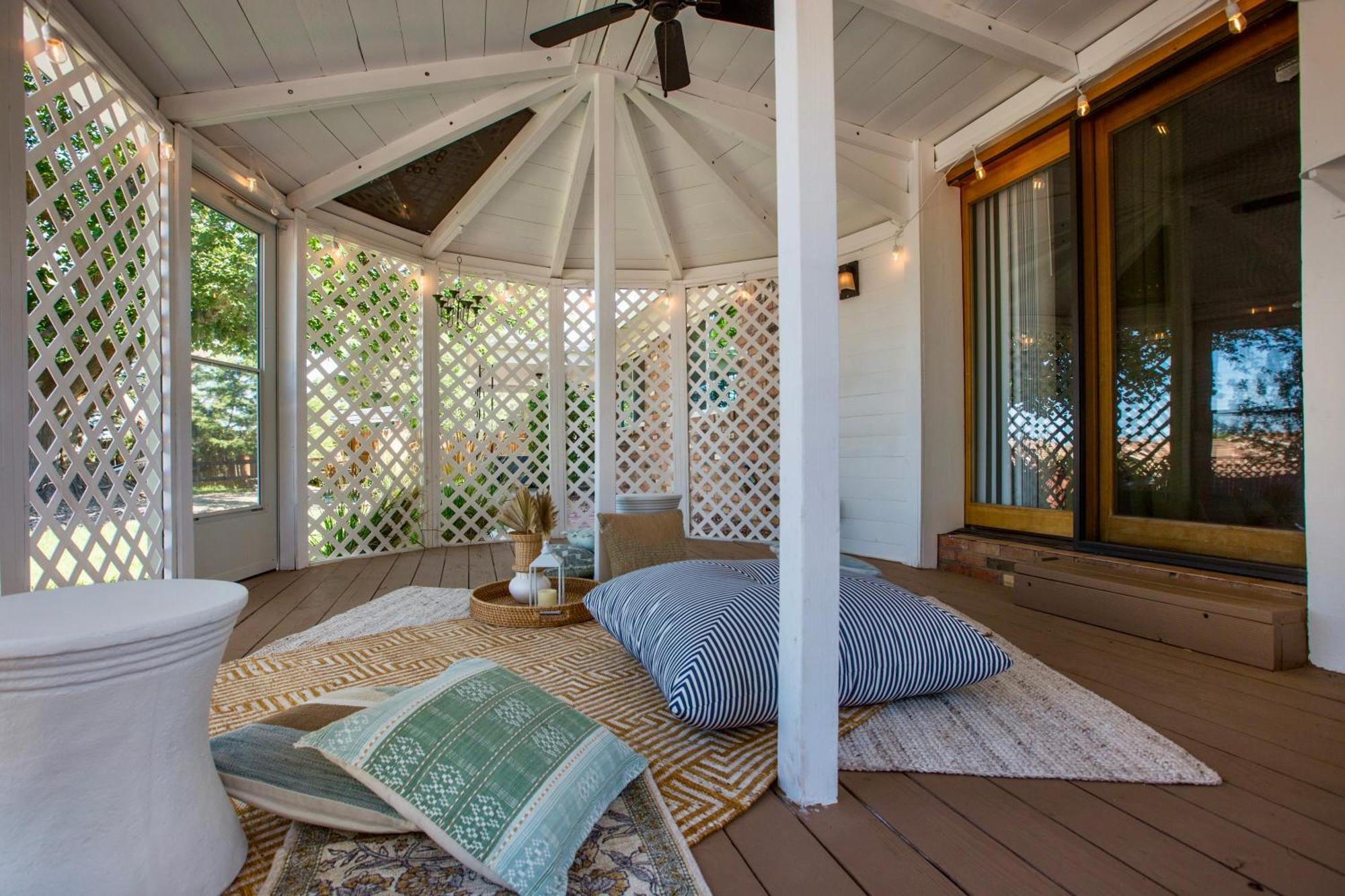 Holiday home Oasis Retreat - Hot Tub - King Bd - Fire Pit - Games - Near Golf - 4 Bdrm - Sleeps Up To 12