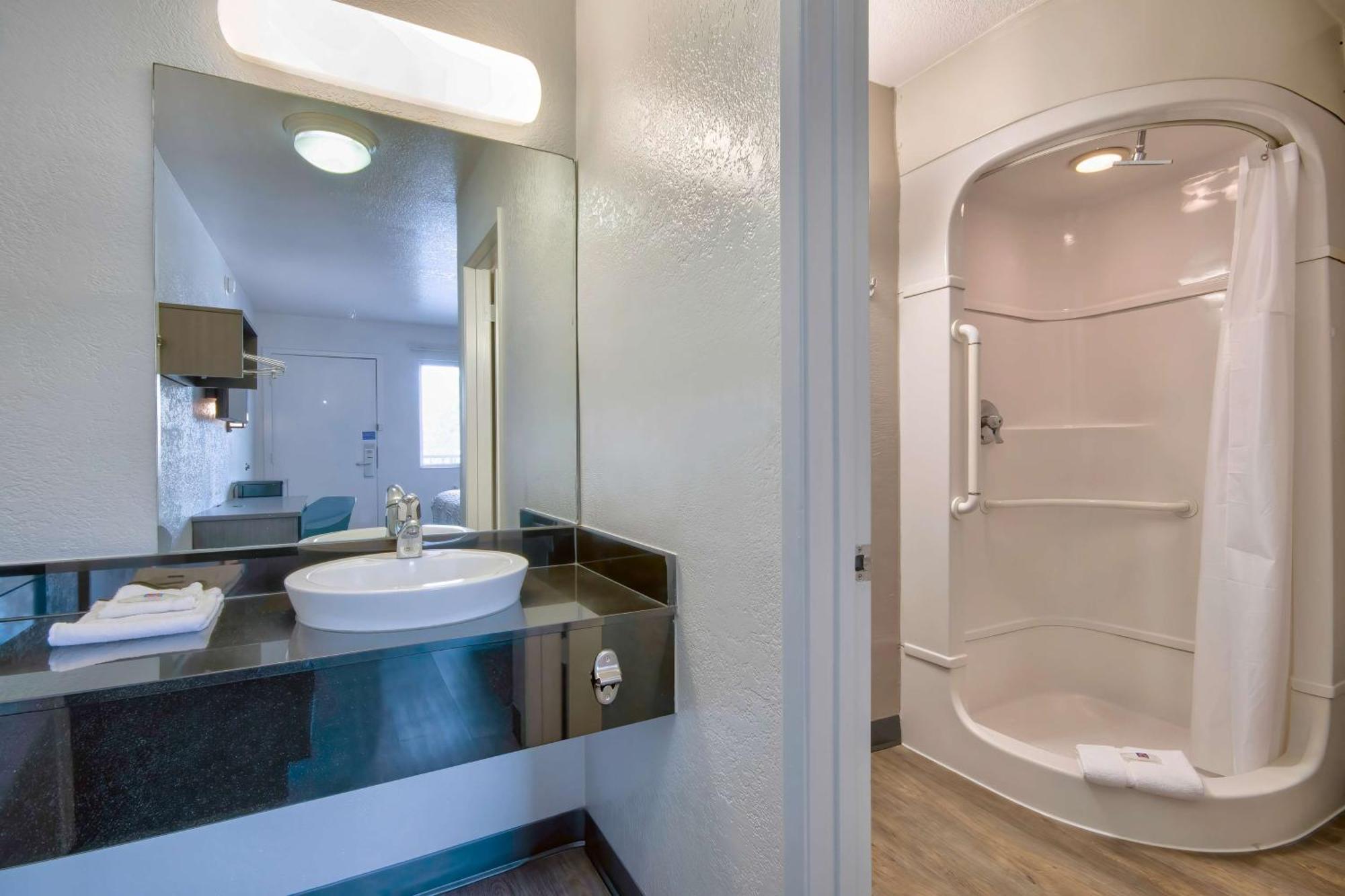 Hotel 6-albuquerque, Nm - Midtown 2*
