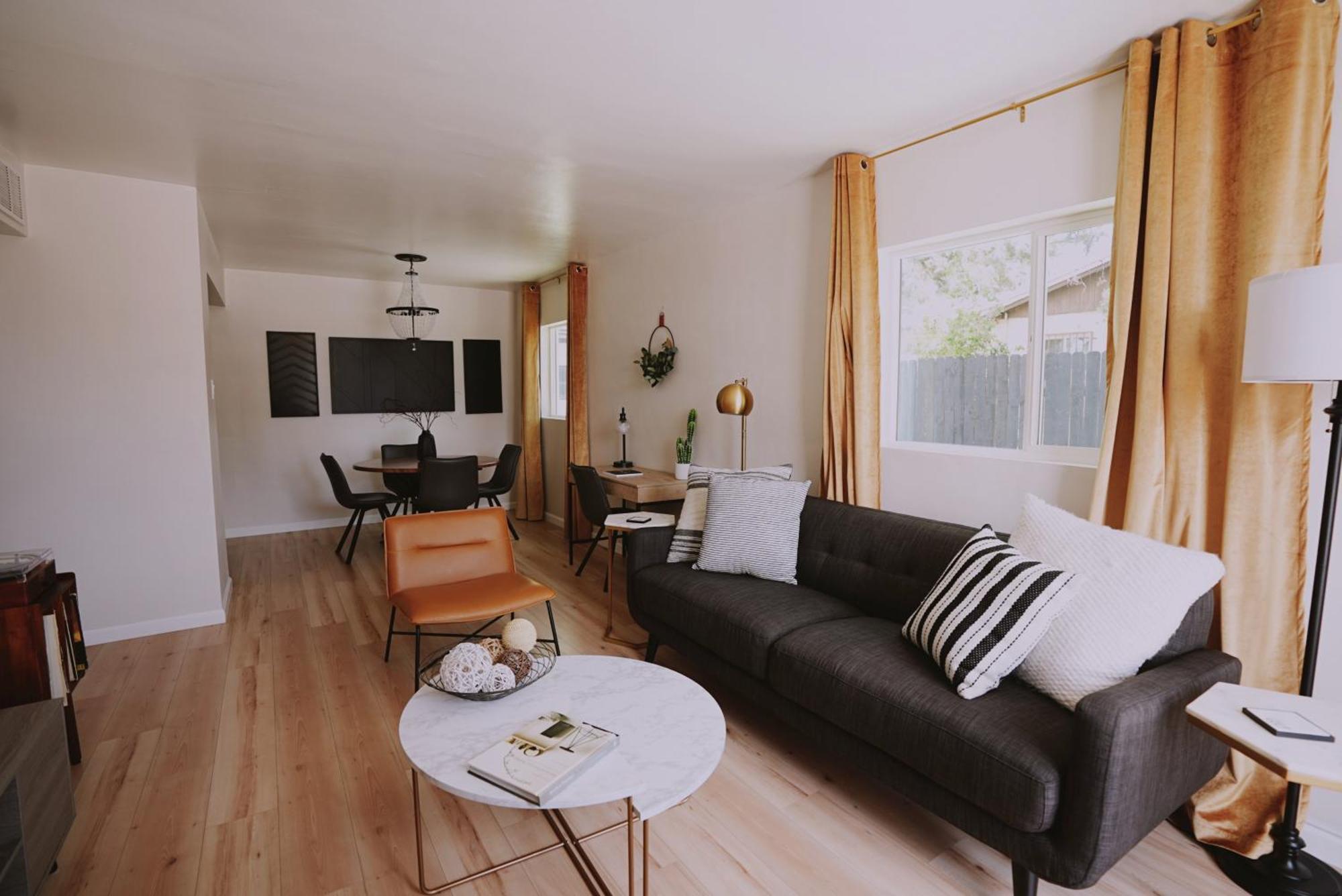 Prime Uptown Location! Huge Backyard! The White House *