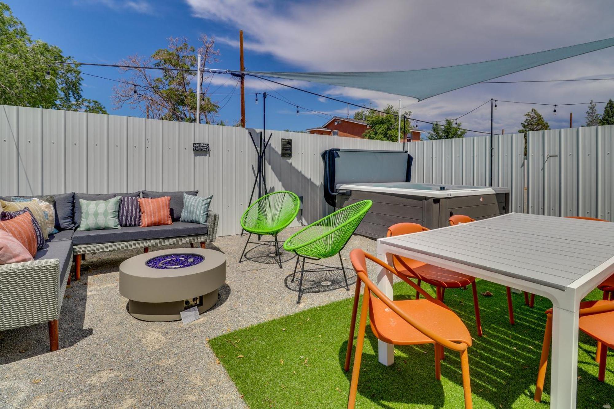 Holiday home Getaway With Hot Tub And Grill! *