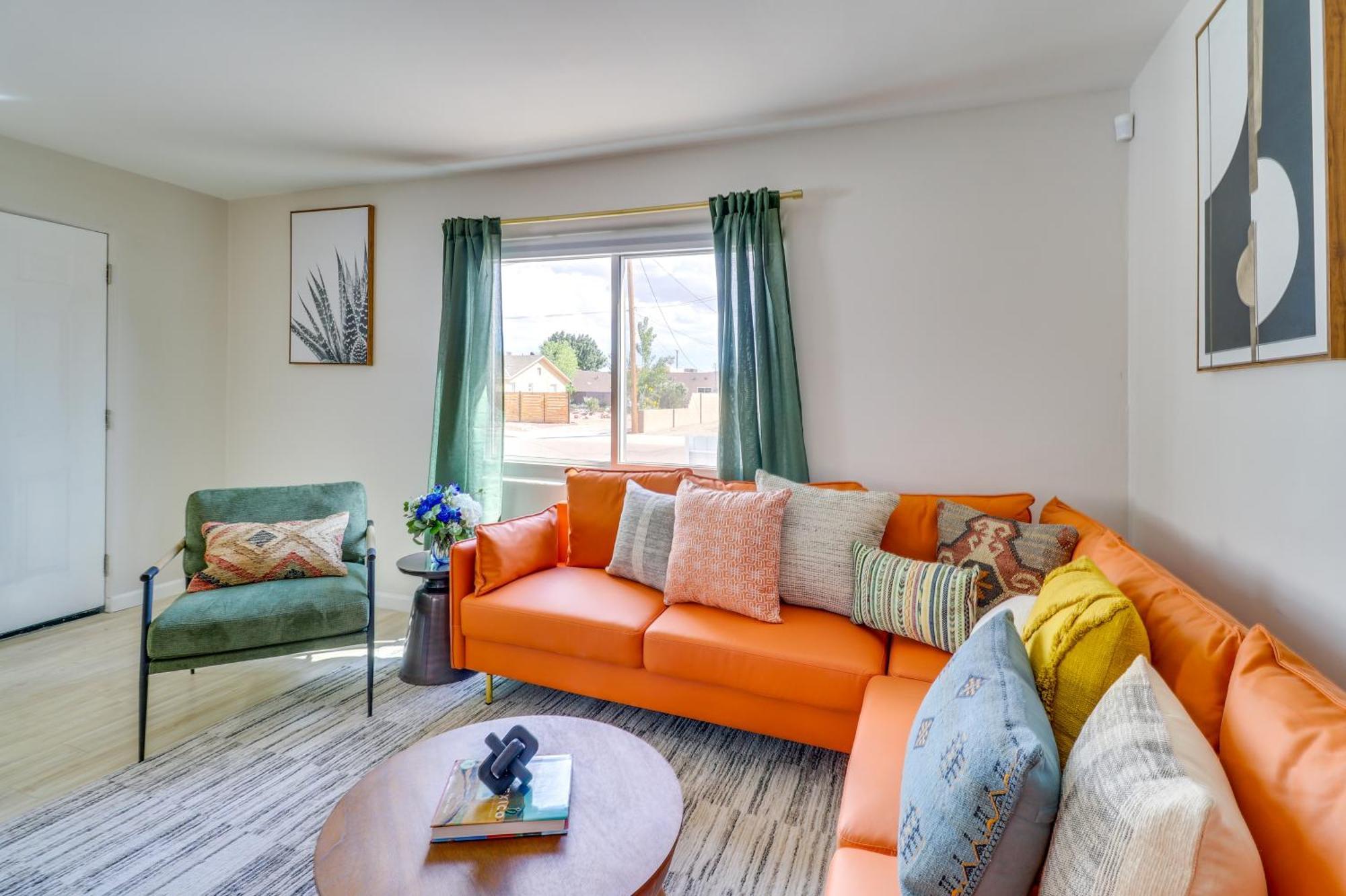 Holiday home Retreat With Hot Tub - Location!