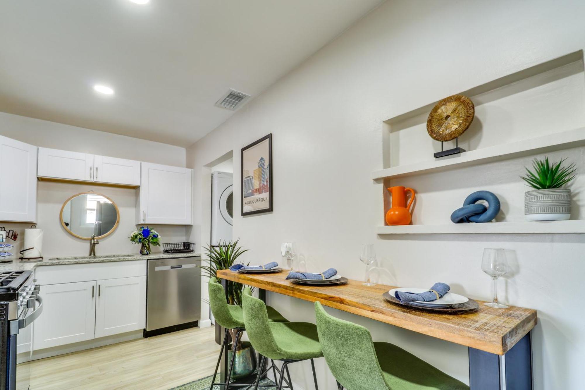 Holiday home Retreat With Hot Tub - Location! Albuquerque