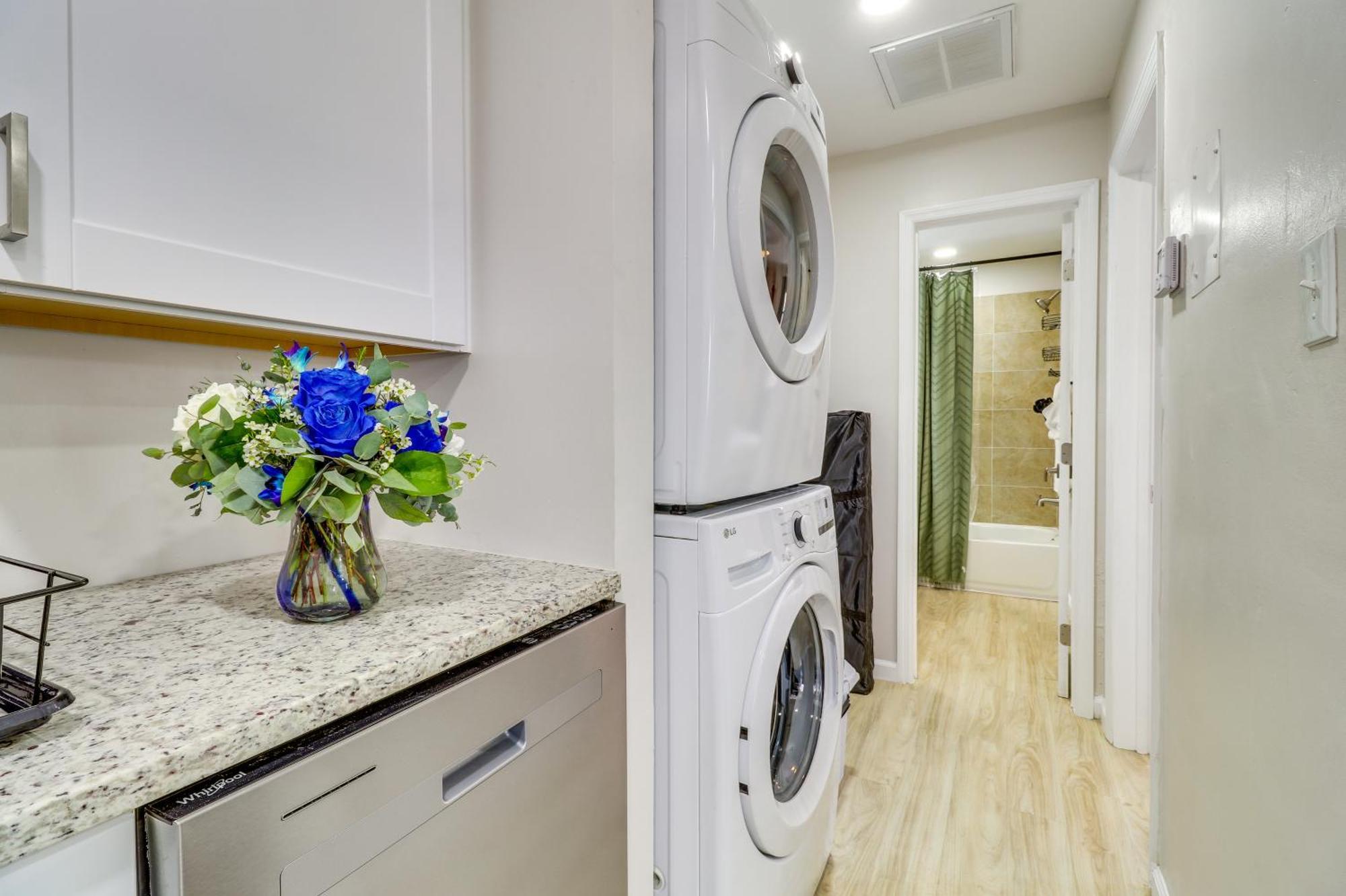 Retreat With Hot Tub - Location! * Albuquerque