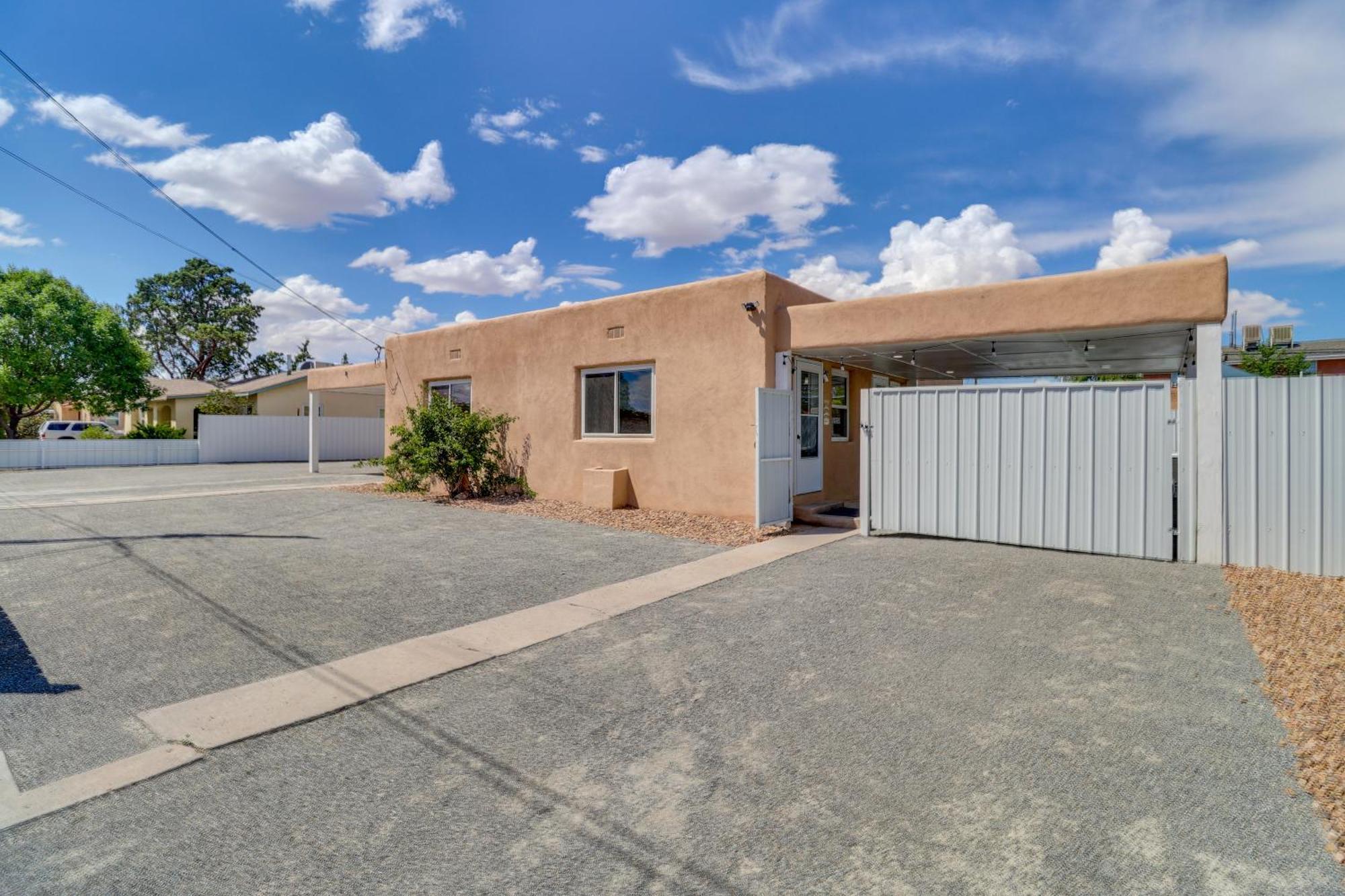 Retreat With Hot Tub - Location! *