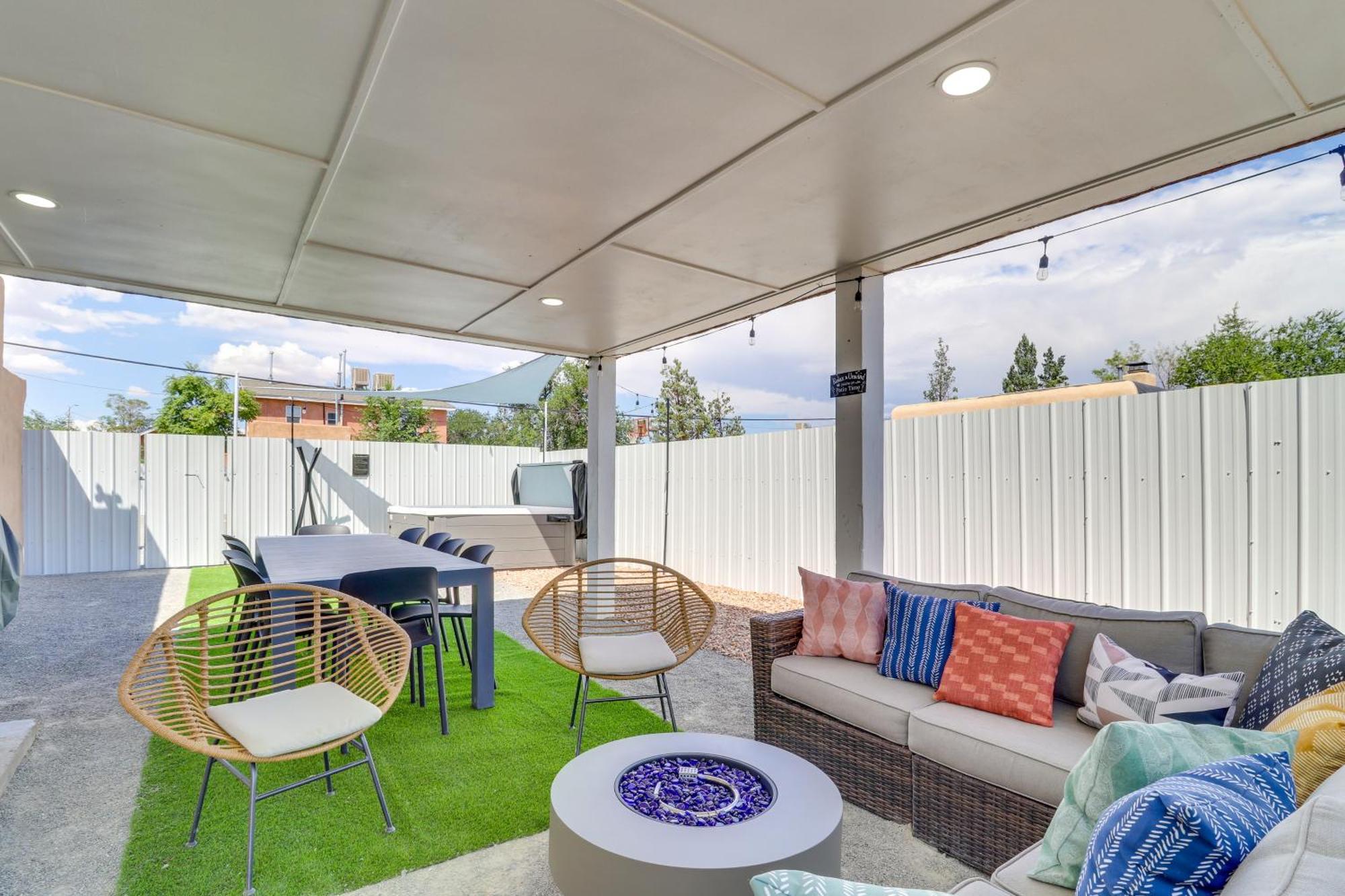 Retreat With Hot Tub - Location! Albuquerque