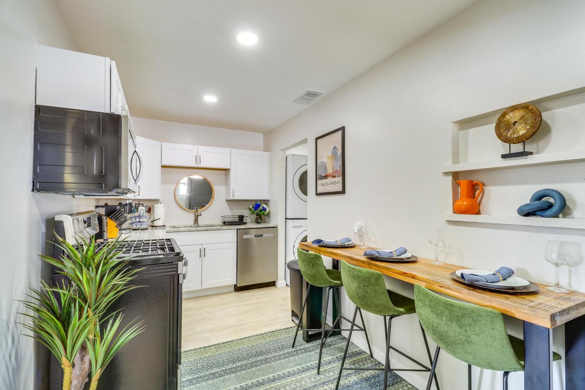 Retreat With Hot Tub - Location! * Albuquerque