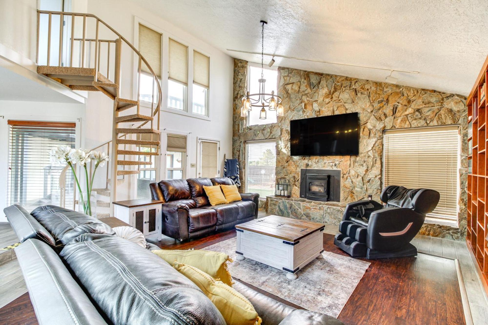 Oasis With Deck, Putting And Views! * Albuquerque