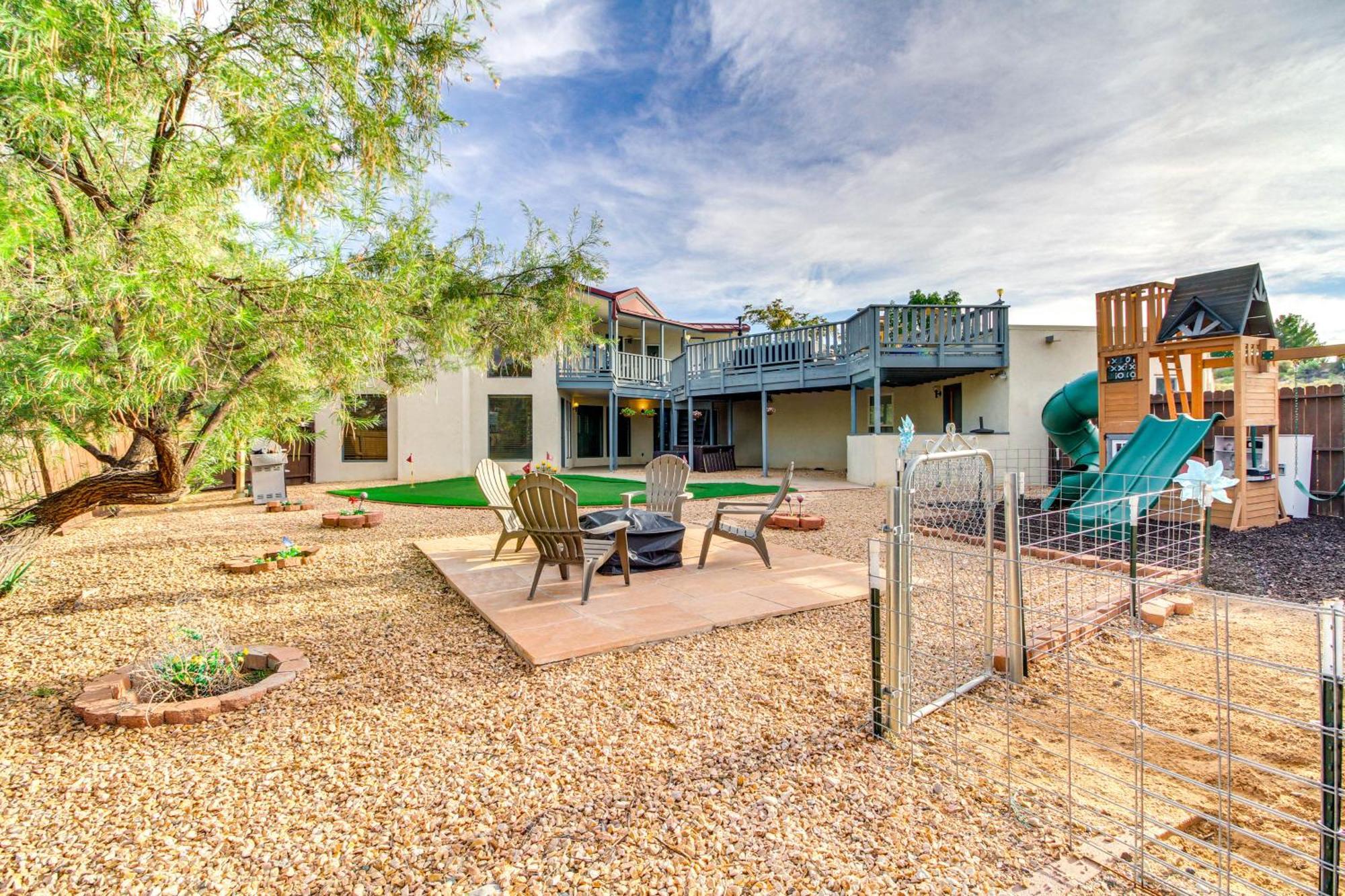 Oasis With Deck, Putting And Views! * Albuquerque