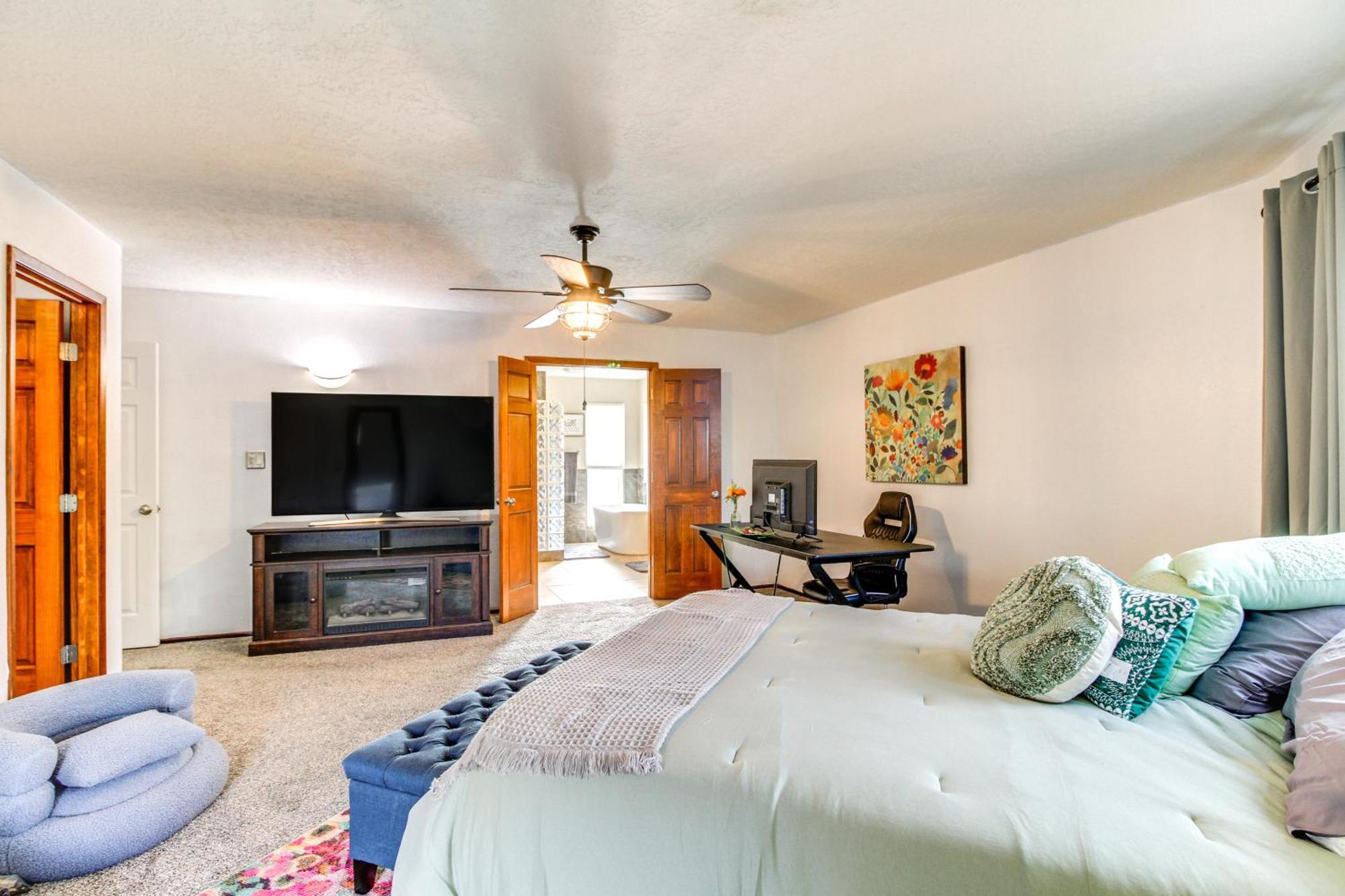 Oasis With Deck, Putting And Views! * Albuquerque