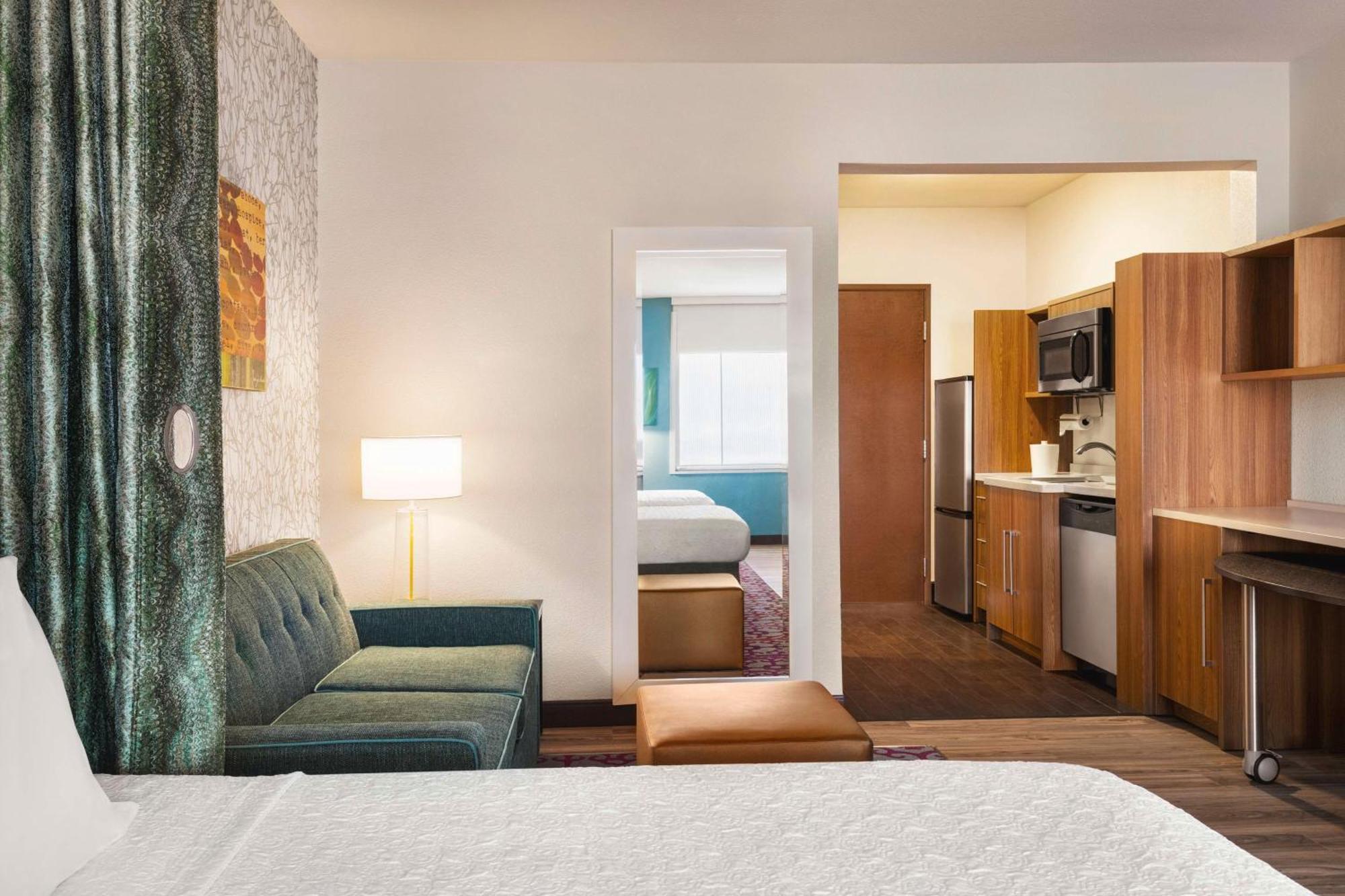 Hotel Home2 By Hilton Downtown/university 3*
