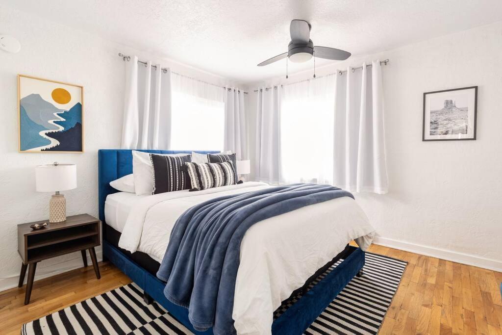 House With Great Beds, Full Kitchen, Fenced Yard * Albuquerque