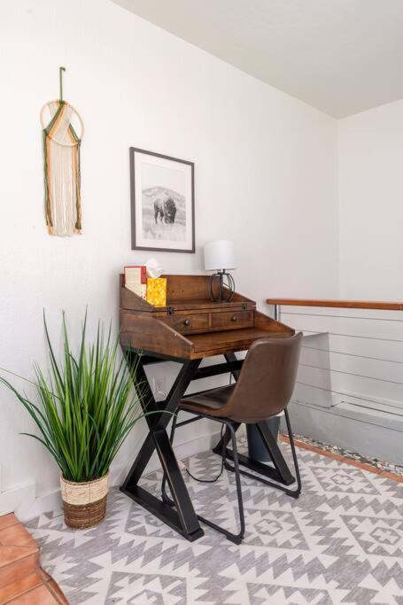 House With Great Beds, Full Kitchen, Fenced Yard Holiday home Albuquerque