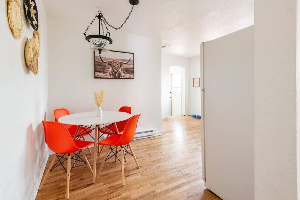 House With Great Beds, Full Kitchen, Fenced Yard
