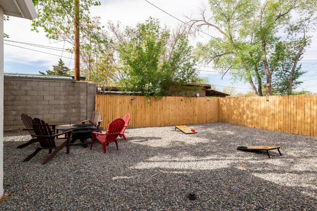 Holiday home House With Great Beds, Full Kitchen, Fenced Yard *