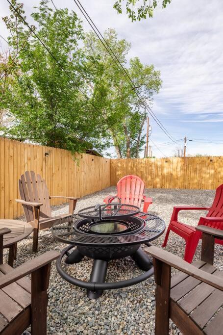 House With Great Beds, Full Kitchen, Fenced Yard *