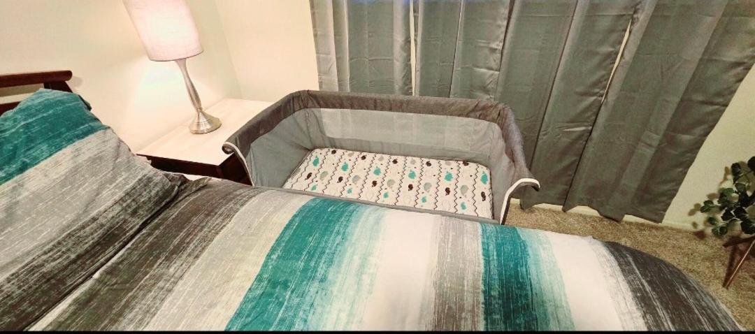 Hot Air Balloon Haven, King Bed, Office, Foosball, Crib Holiday home Albuquerque