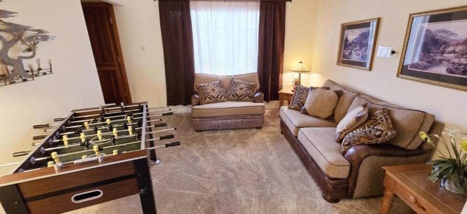 Hot Air Balloon Haven, King Bed, Office, Foosball, Crib * Albuquerque