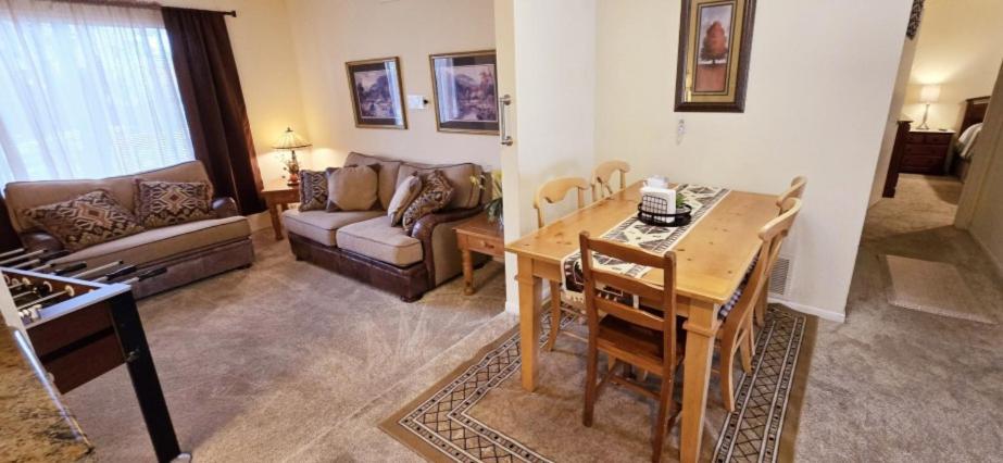 Hot Air Balloon Haven, King Bed, Office, Foosball, Crib Holiday home