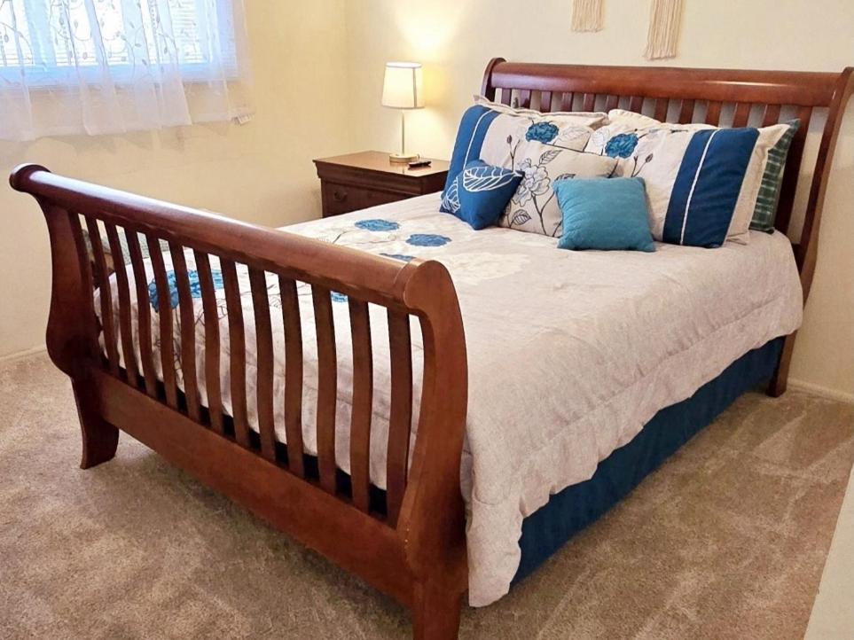 Holiday home Hot Air Balloon Haven, King Bed, Office, Foosball, Crib