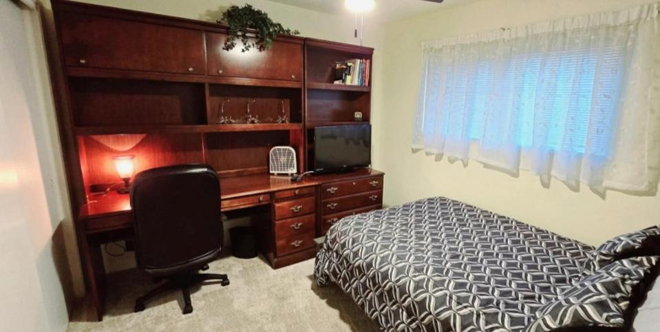 Holiday home Hot Air Balloon Haven, King Bed, Office, Foosball, Crib Albuquerque
