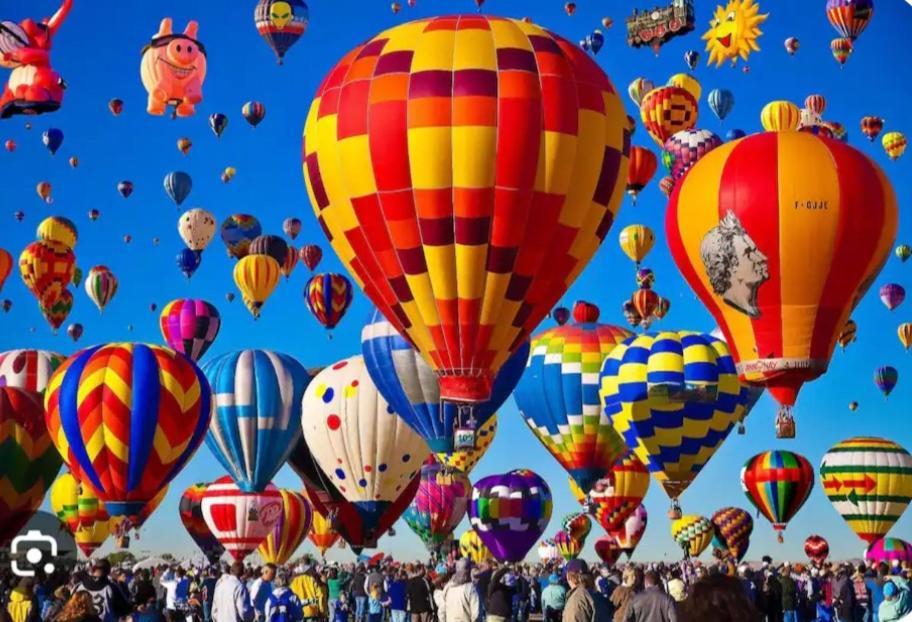 Hot Air Balloon Haven, King Bed, Office, Foosball, Crib Holiday home Albuquerque