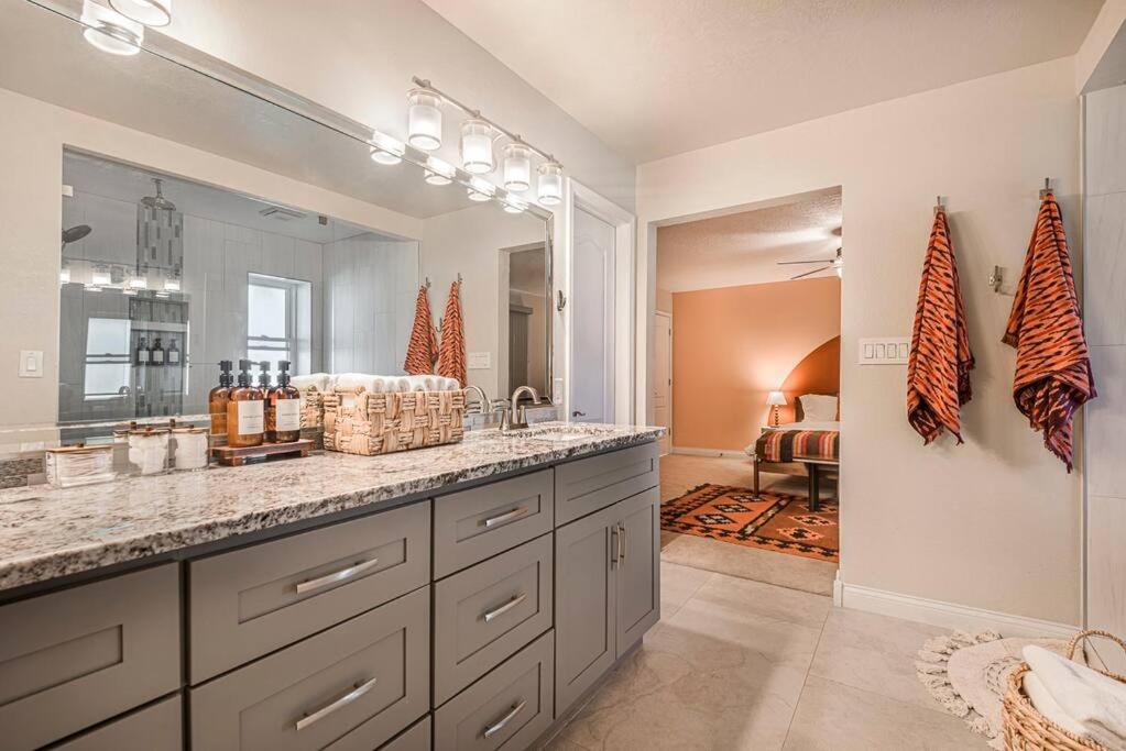 Chic 5 Bed Boho Retreat With - Games & Outdoor Movies!